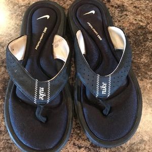 Nike memory foam flip flops